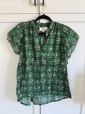 Trovata Green Floral Short Sleeve Blouse